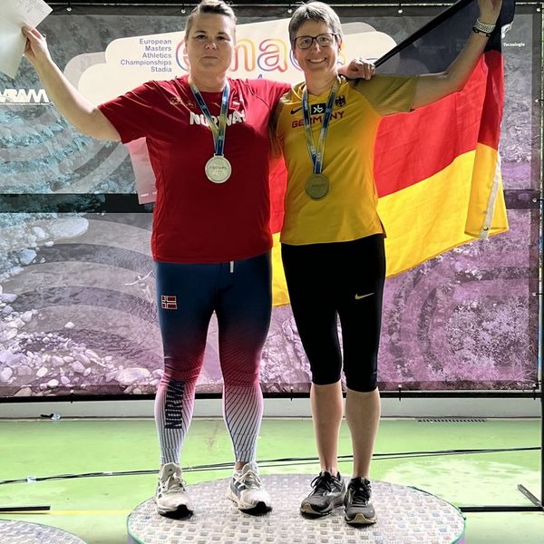 Bettina Schardt (MTG Mannheim) gewinnt bei den EMACS Masters im Wurf-Fünfkampf Gold in der W50.